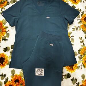 Figs Caribbean Bkue Scrub Set